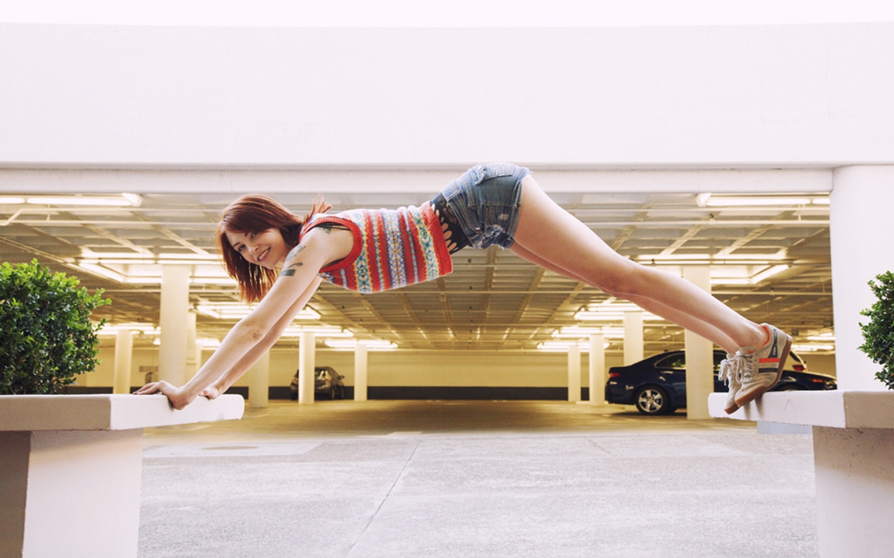 Спортивная девушка Бри Дэниелс