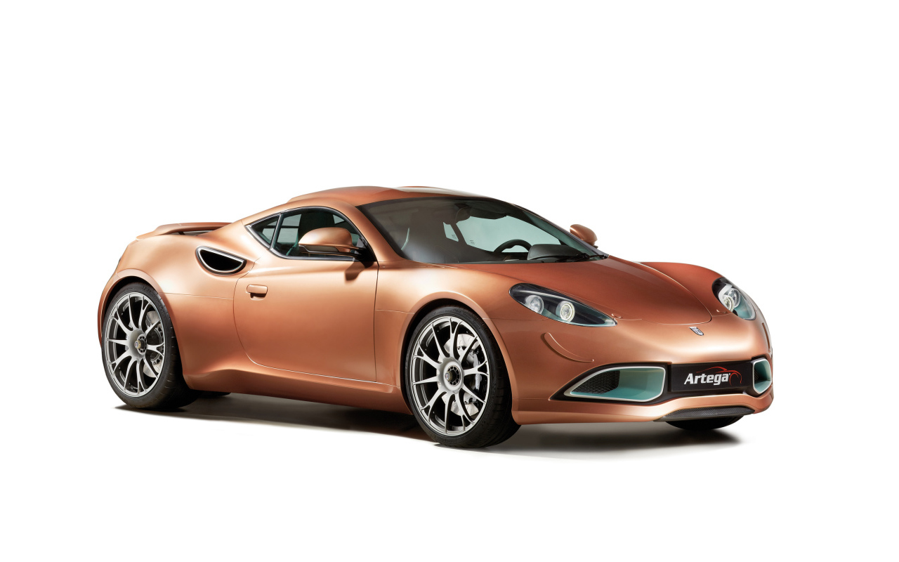 Коричневый автомобиль Artega Scalo на белом фоне 