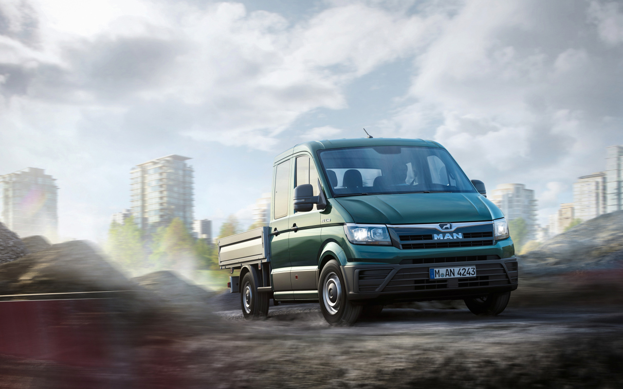 Зеленый пикап MAN TGE 3.140 Crew Cab, 2017 