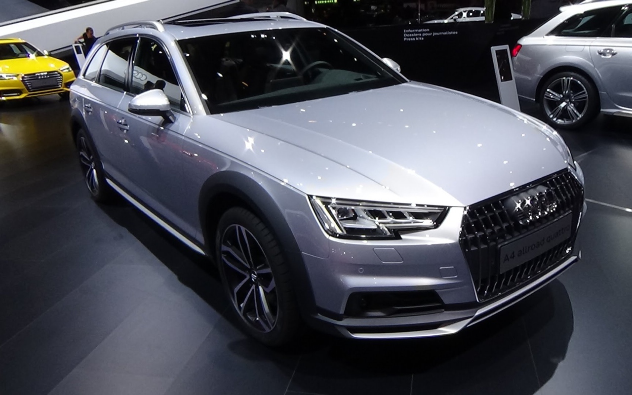 Серебристый Audi A4 2017