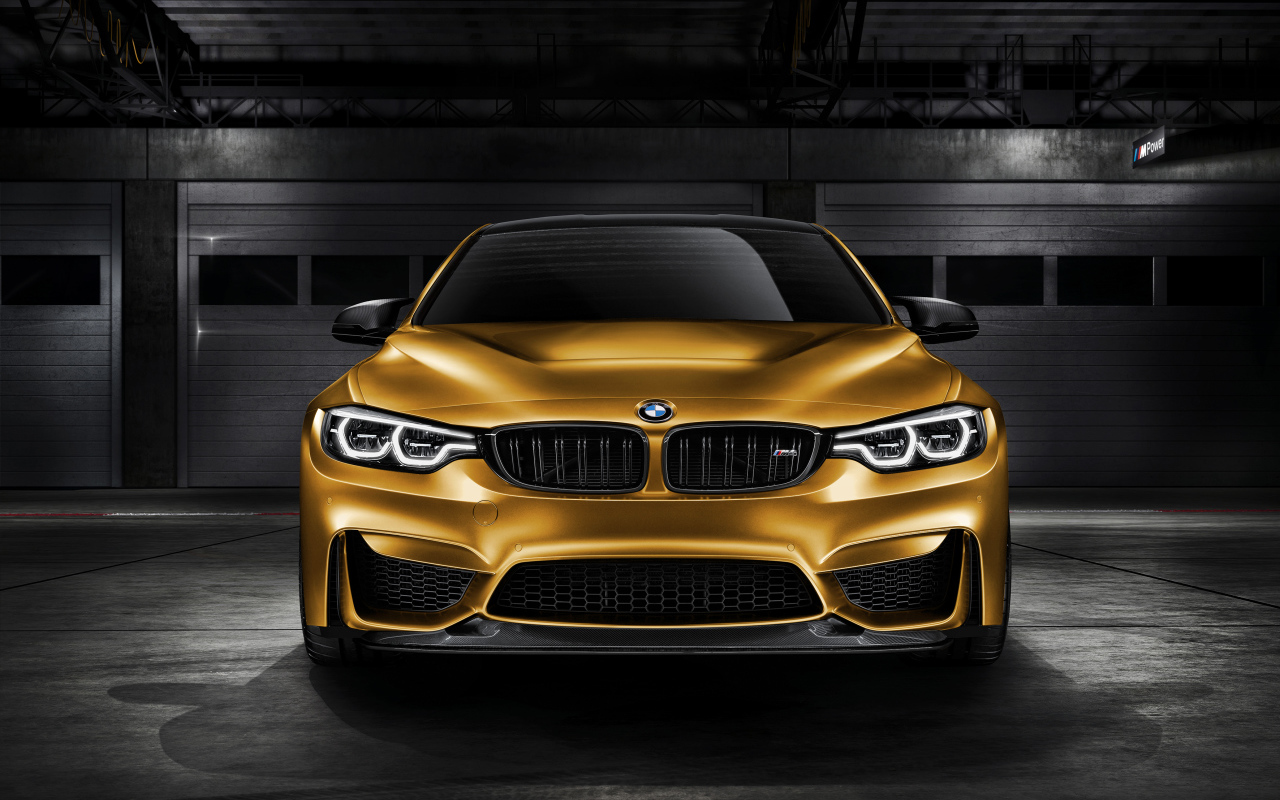 Автомобиль  BMW M4 GTS, 2018 вид спереди