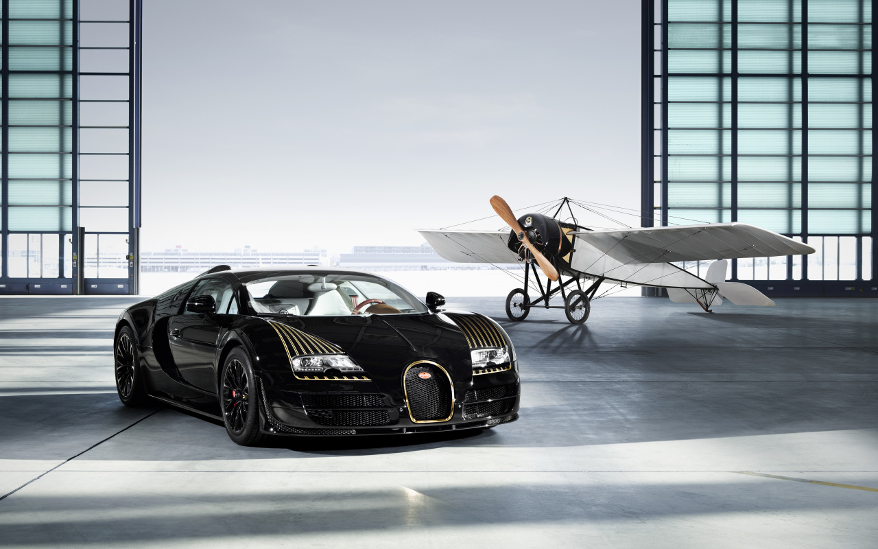 Черный автомобиль Bugatti Veyron Grand Sport Vitesse Black Bess в ангаре
