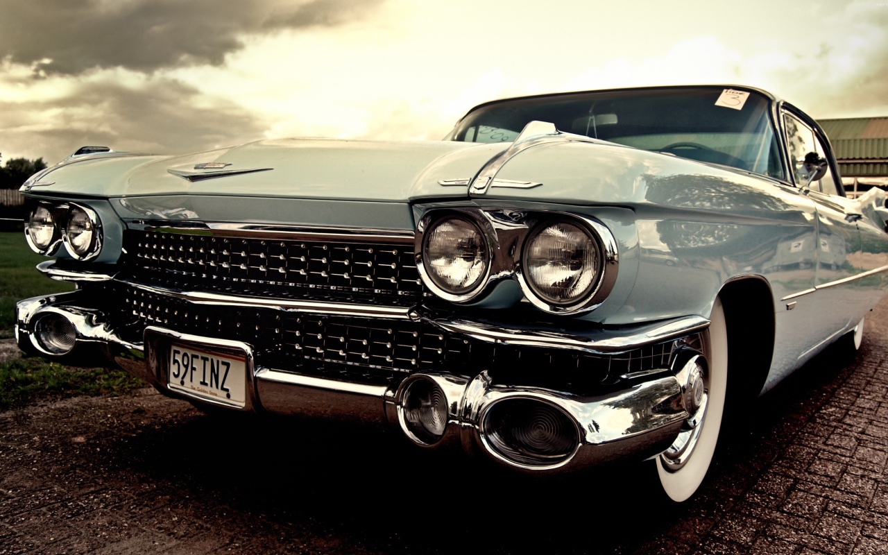 Ретро автомобиль Cadillac Eldorado Biarritz вид спереди