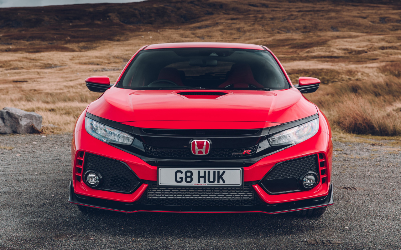 Красный автомобиль Honda Civic Type R, 2018 вид спереди