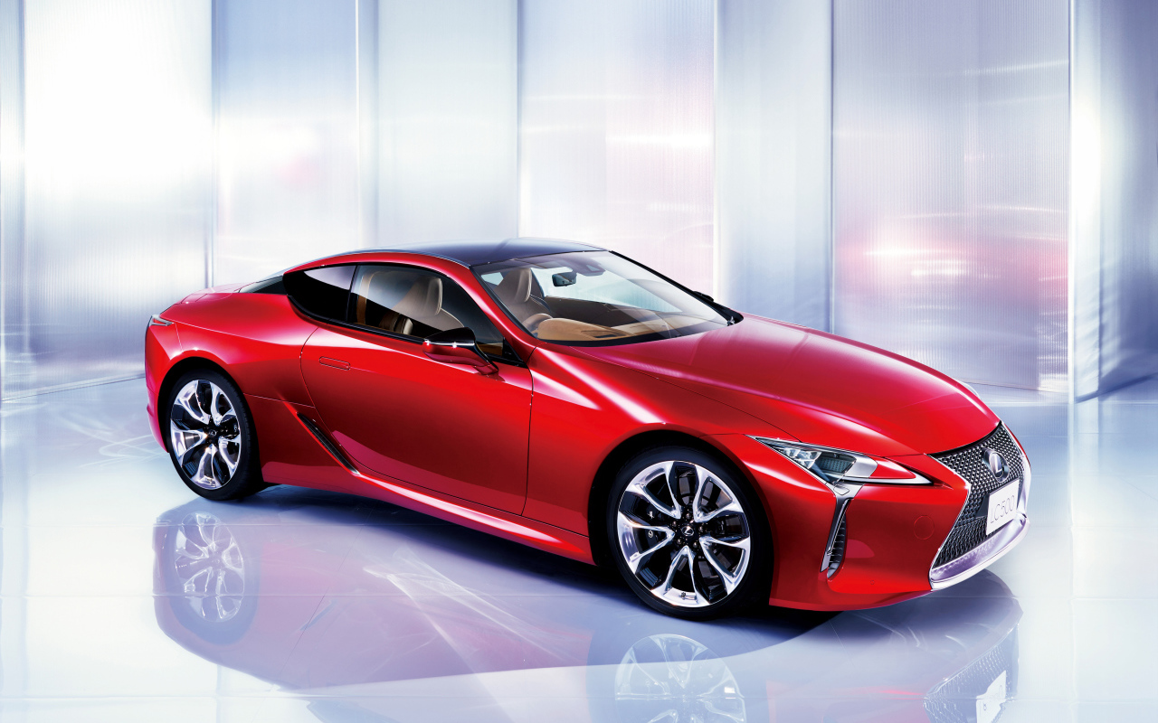 Красный автомобиль Lexus LC 500, 2018