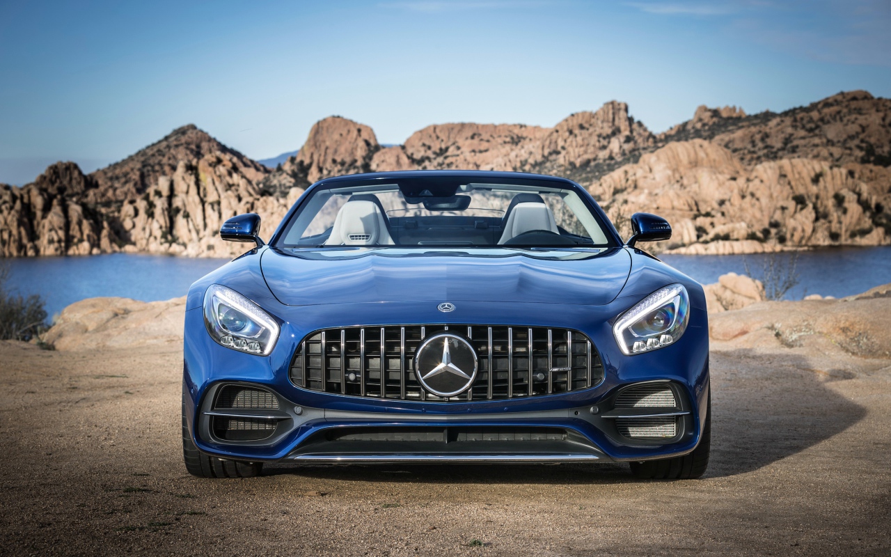Автомобиль Mercedes AMG GT Roadster, 2017 года цвет синий металлик 