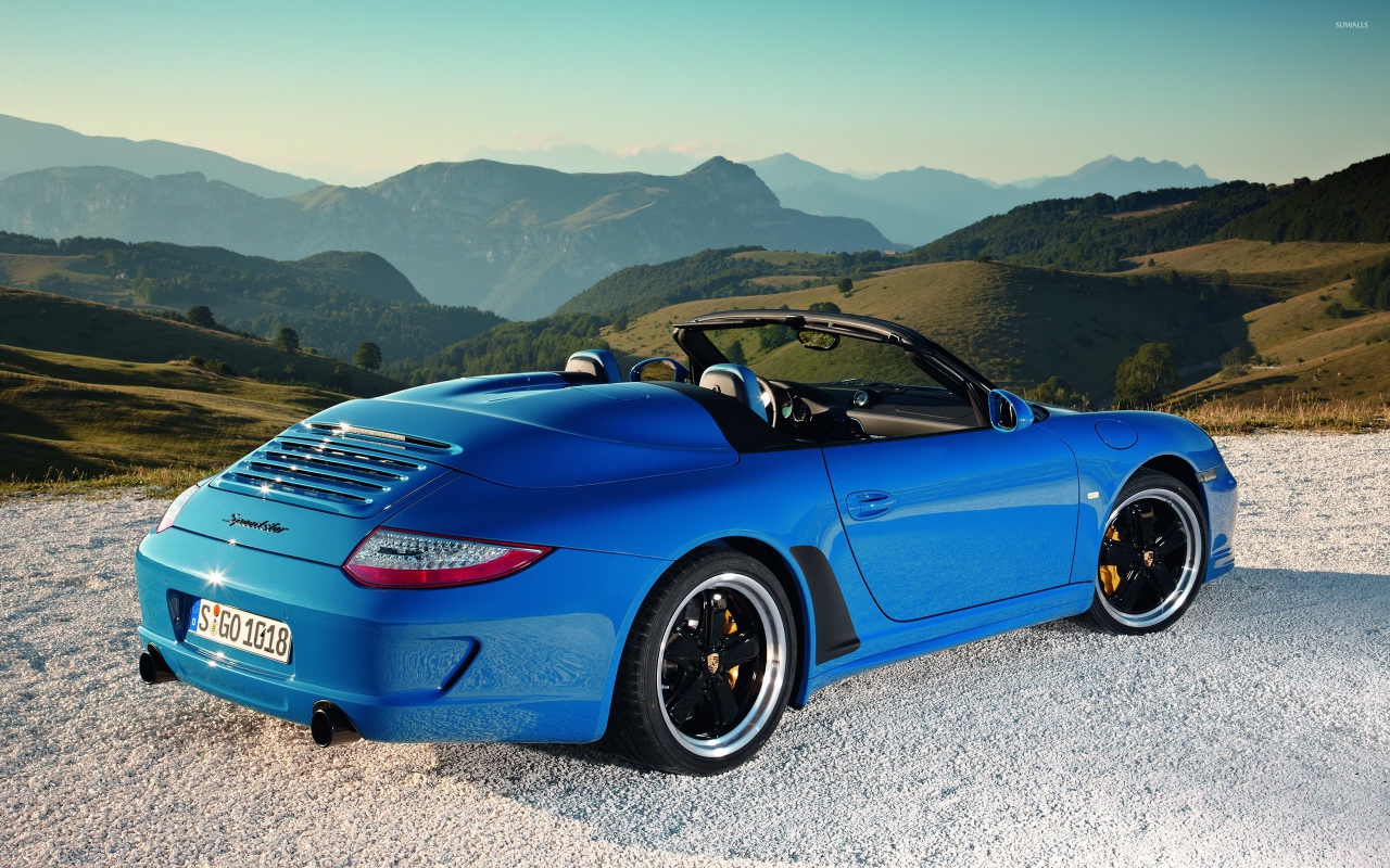 Синий кабриолет Porsche 919, вид сзади 