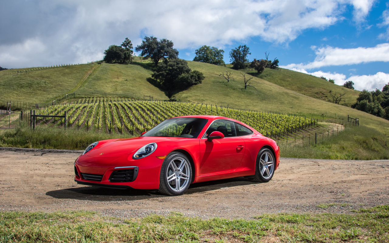 Автомобиль Porsche 911 Carrera Coupe,2017 красного цвета 