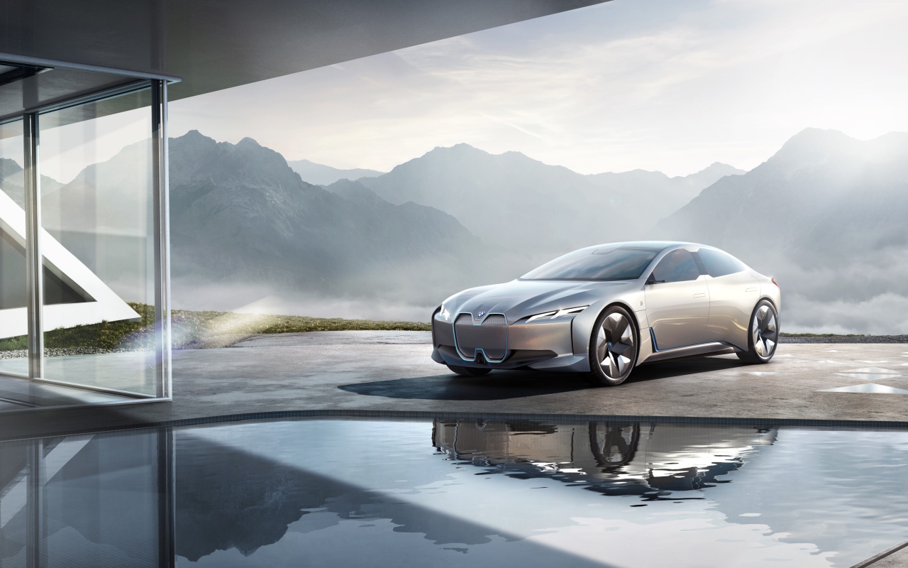 Серебристый электрокар  BMW i Vision Dynamics,  концепт