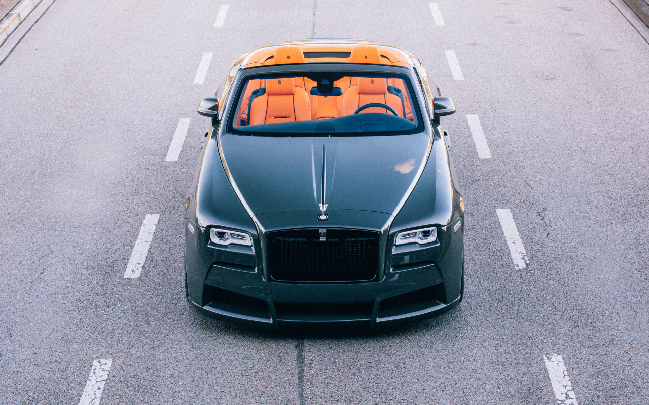 Зеленый автомобиль кабриолет Rolls Royce Dawn, 2018