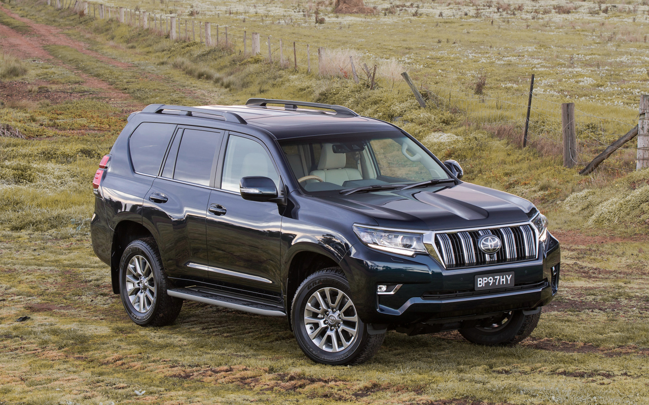 Черный внедорожник Toyota  Land Cruiser Prado, 2017