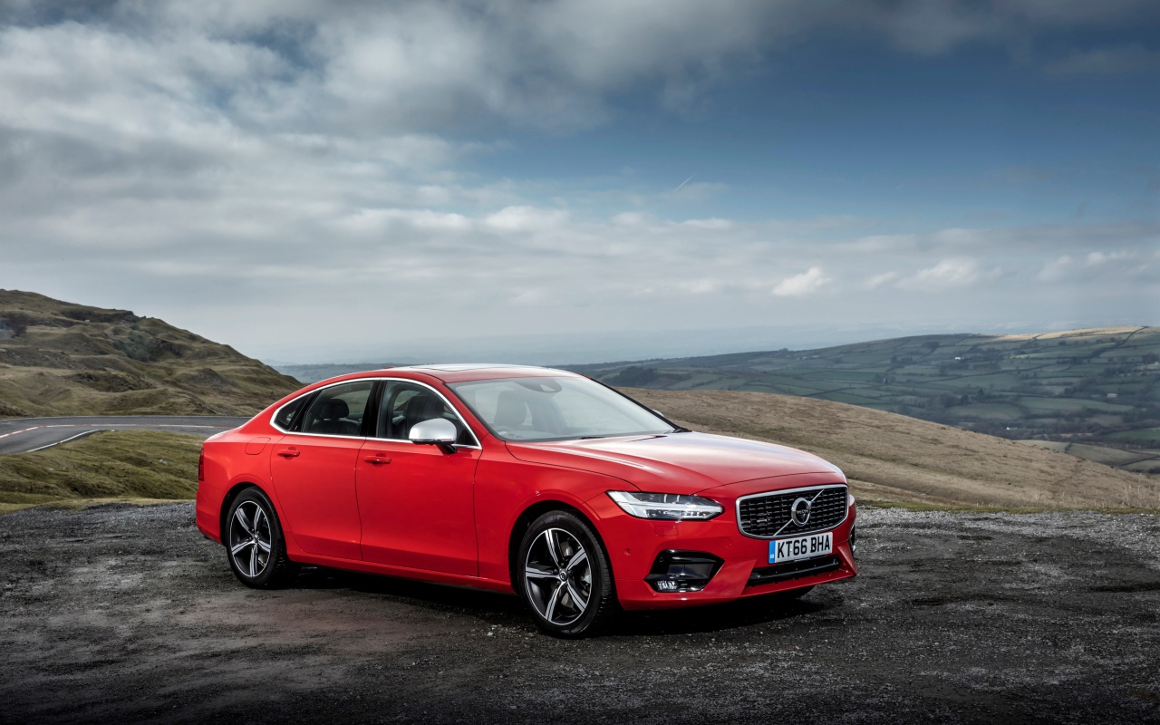Красный автомобиль Volvo S90 D5 R-Design, 2017 