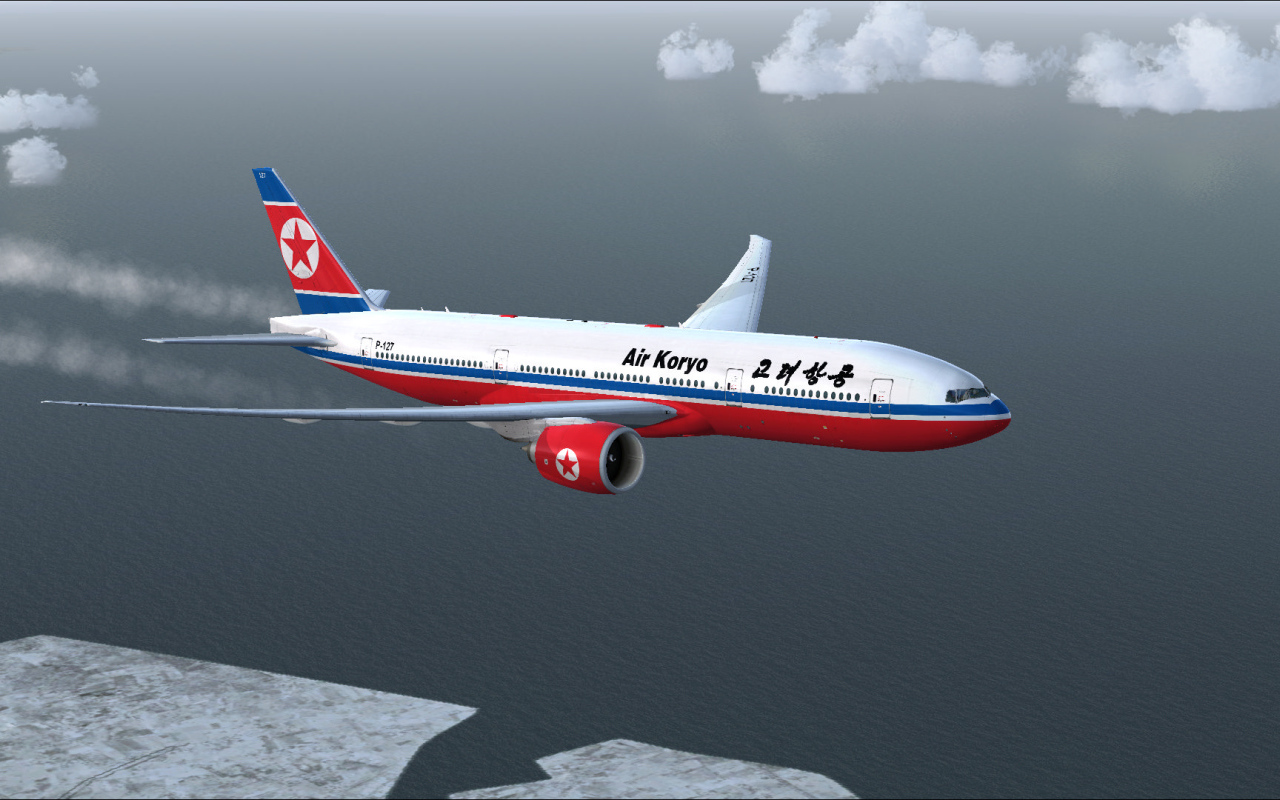 Пассажирский самолет  Boeing 777-200LR авиакомпании Air Koryo летит над океаном 