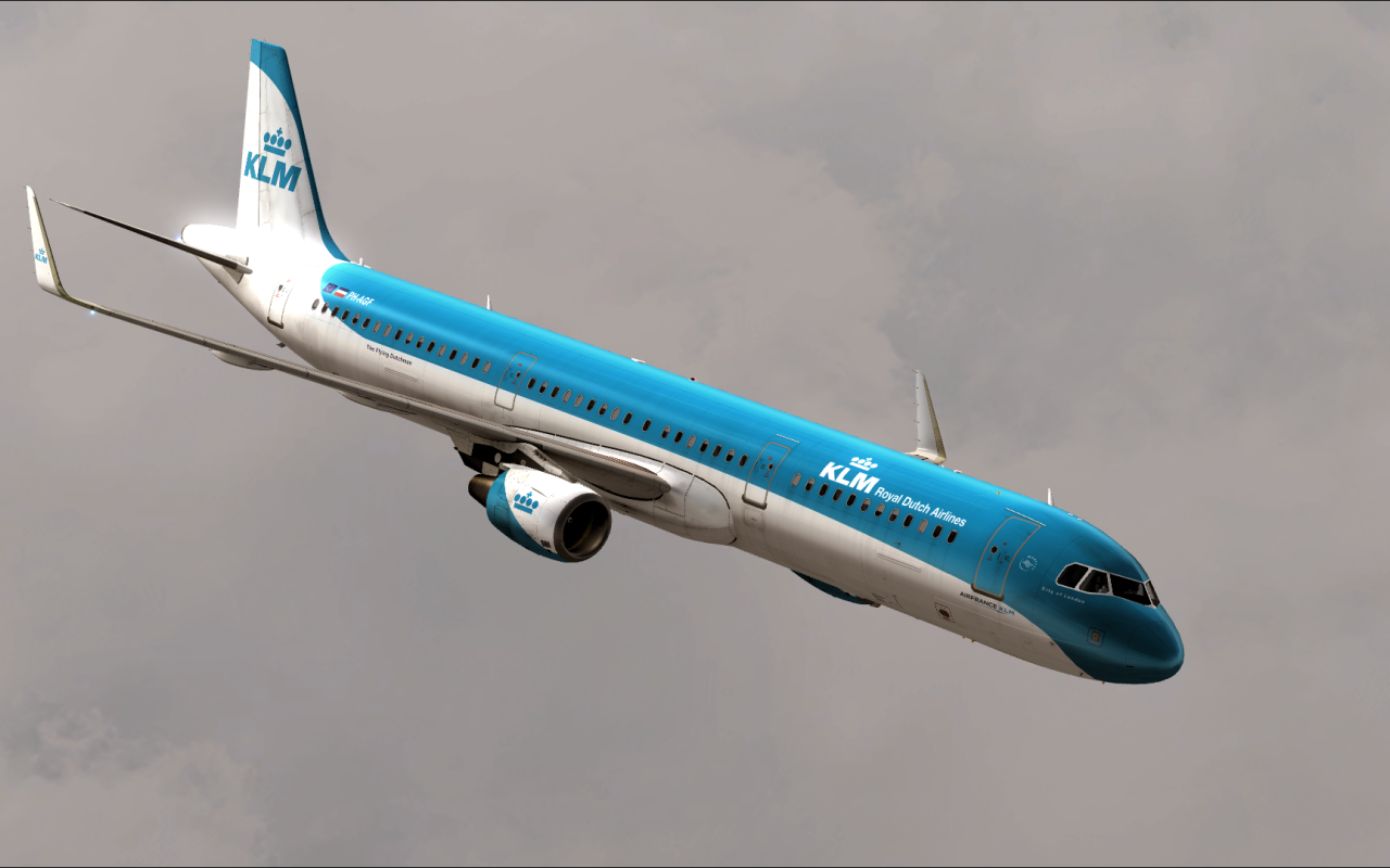 Airbus A321-200 авиакомпании KLM идет на посадку