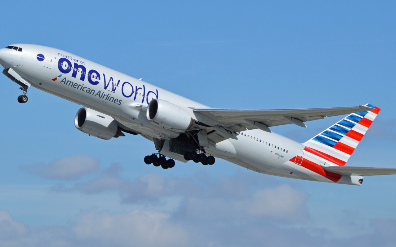 Авиалайнер Boeing 777 авиакомпании American Airlines 