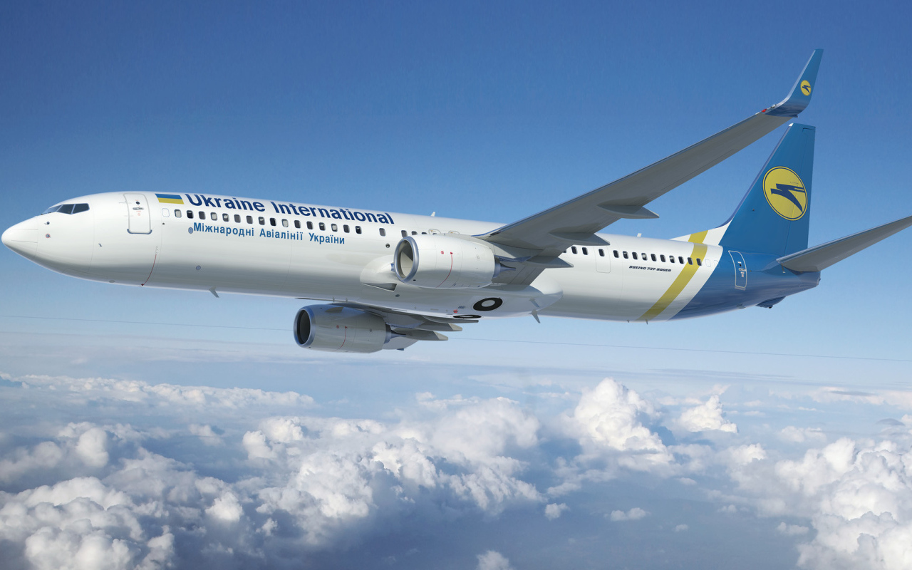 Boeing 737 авиакомпании МАУ в небе  