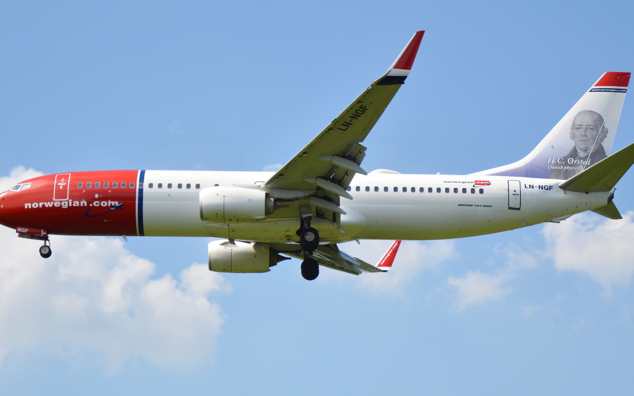Самолет  Boeing 737 норвежской авиакомпании Norwegian Air Shuttle 