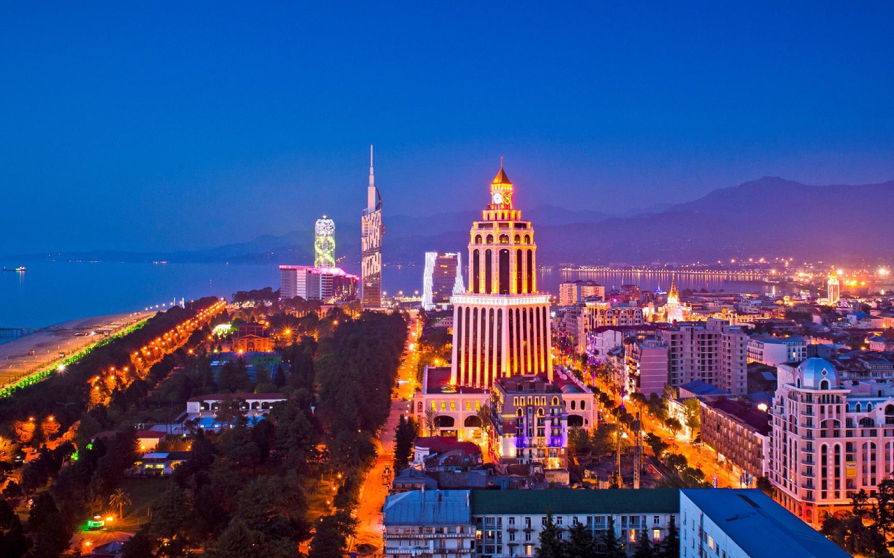 Красивый вечерний  город Батуми 