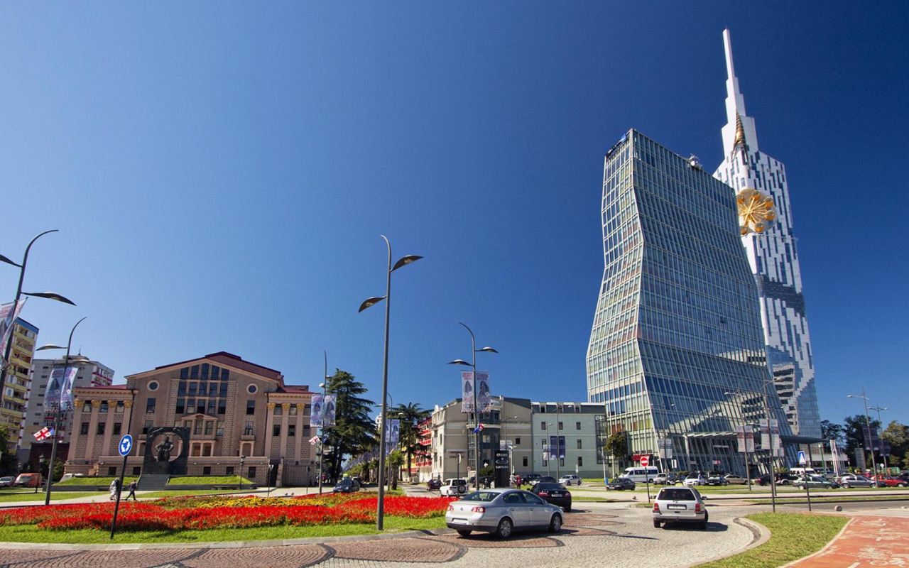 Красивые высотные здания город Батуми 