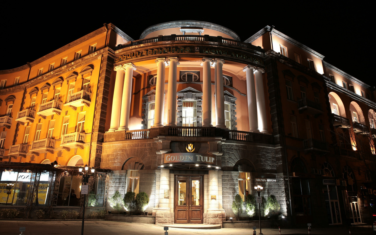 Красивый отель Golden Tulip город Ереван 