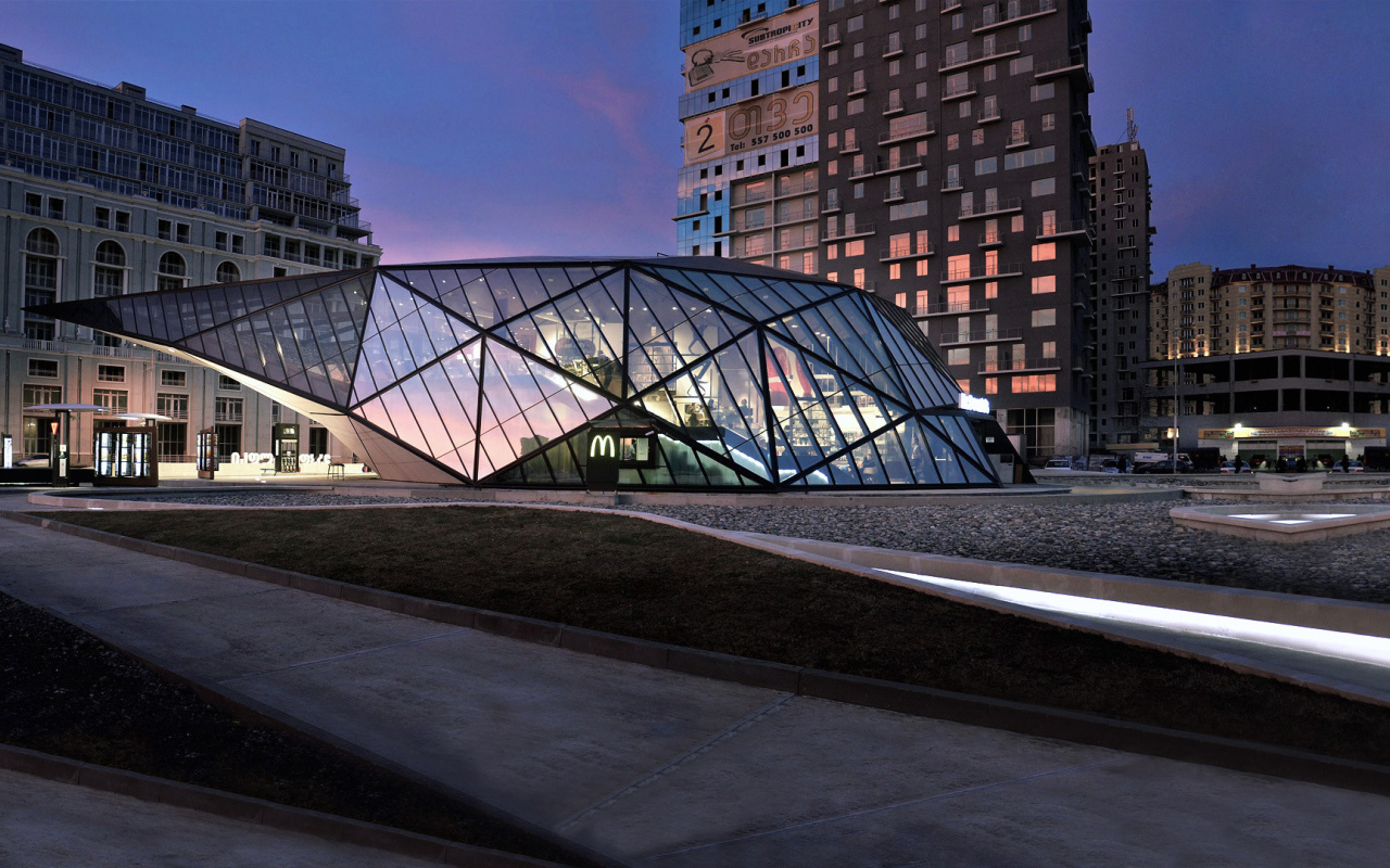 Стеклянное здание McDonald's в Батуми 