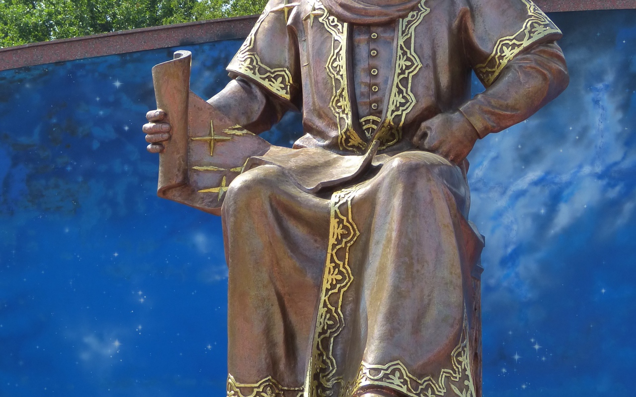 Памятник Мирзо Улугбеку город Самарканд 