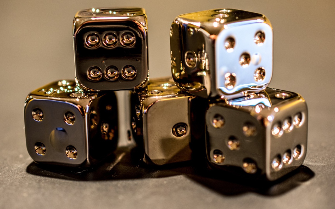 Золотые игральные кости 