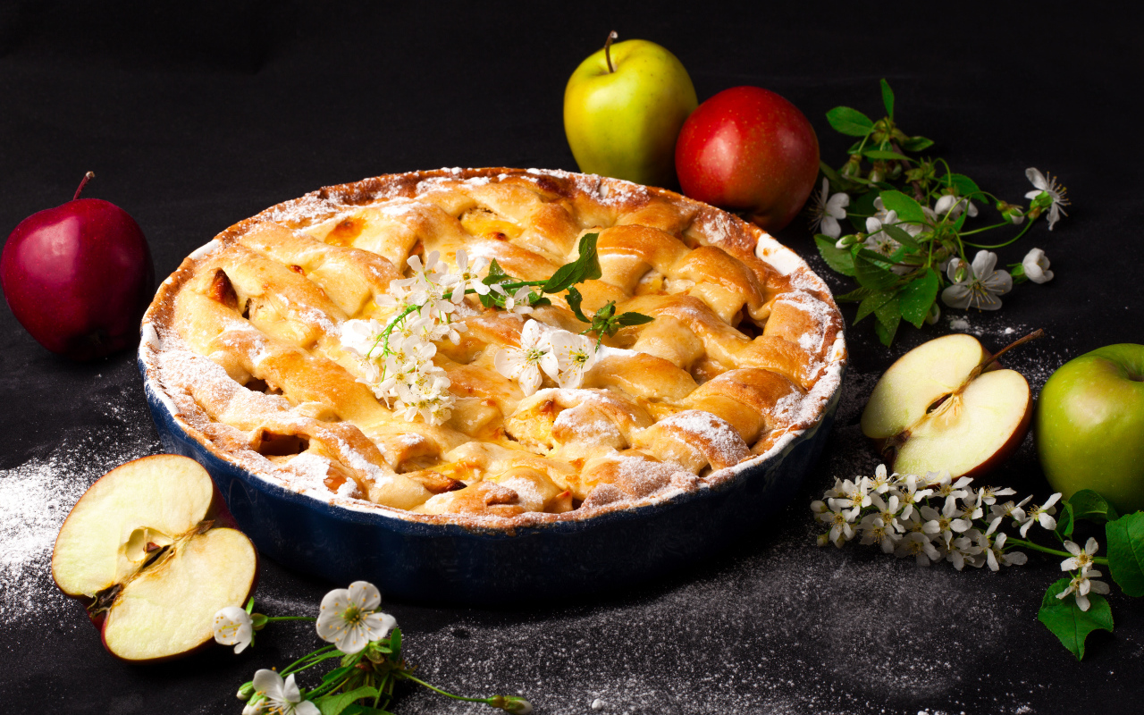 Сладкий пирог со свежими яблоками