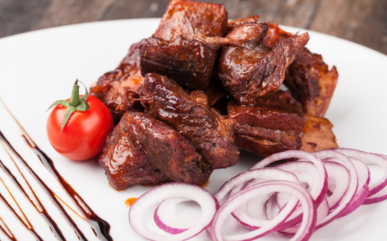 Шашлык из свинины с красным луком 