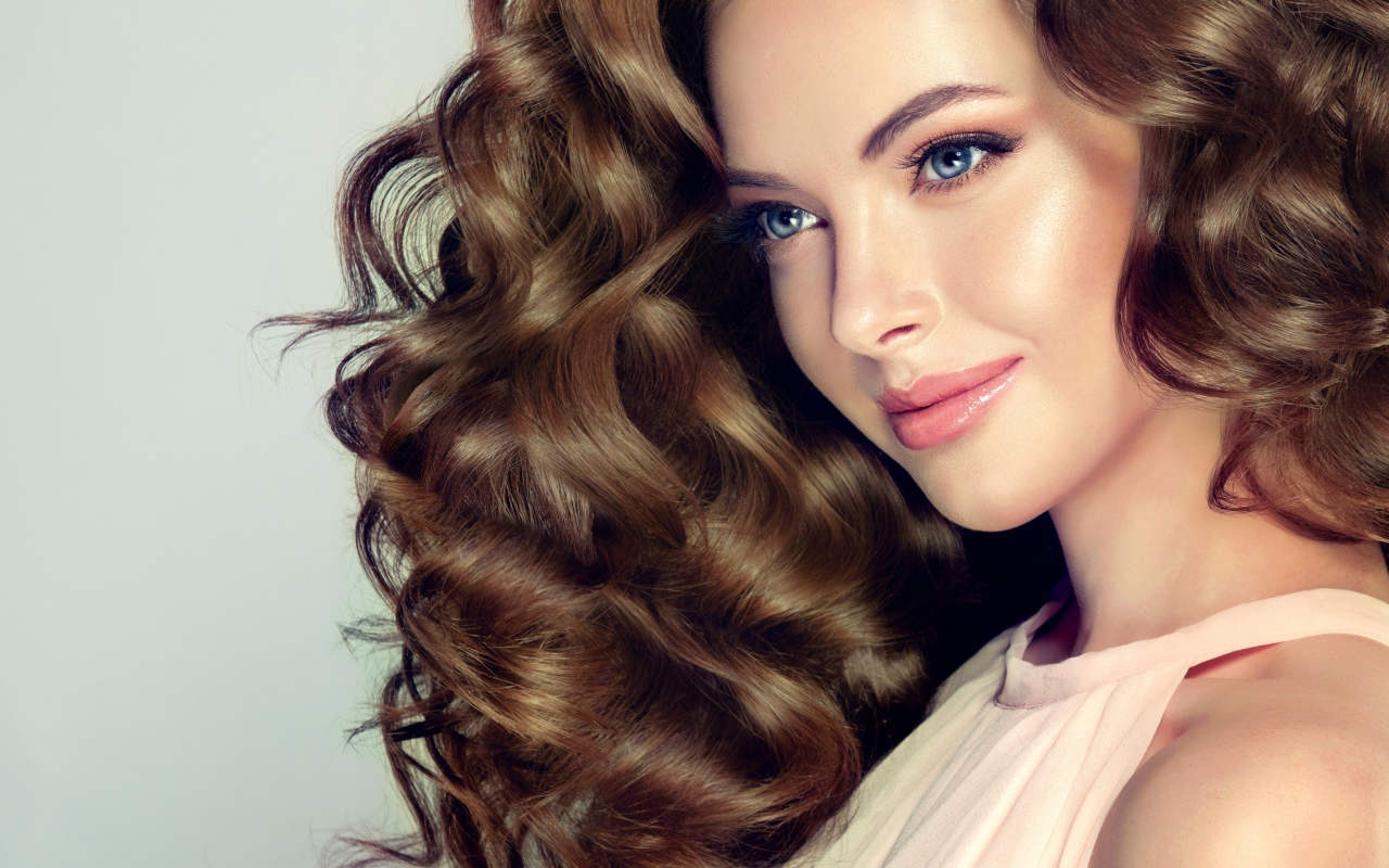 Нежная голубоглазая девушка модель