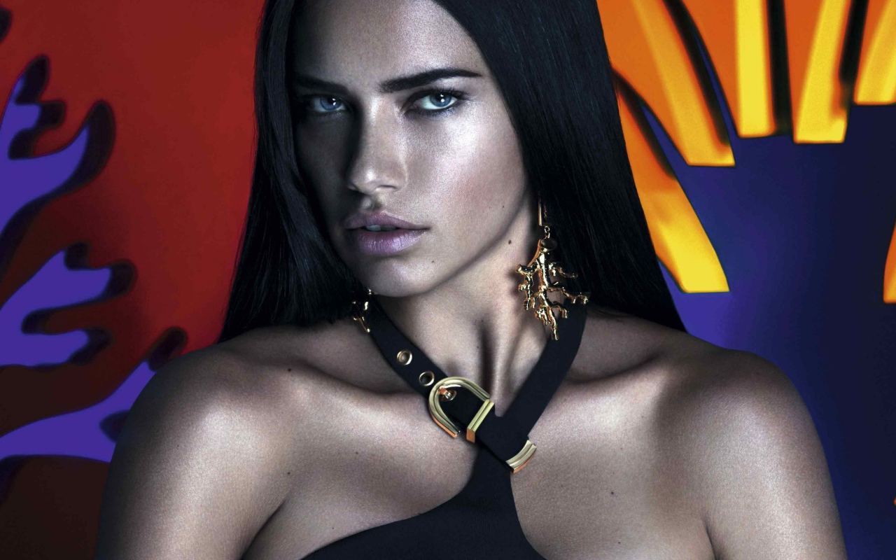 Эффектная девушка супермодель Адриана Лима