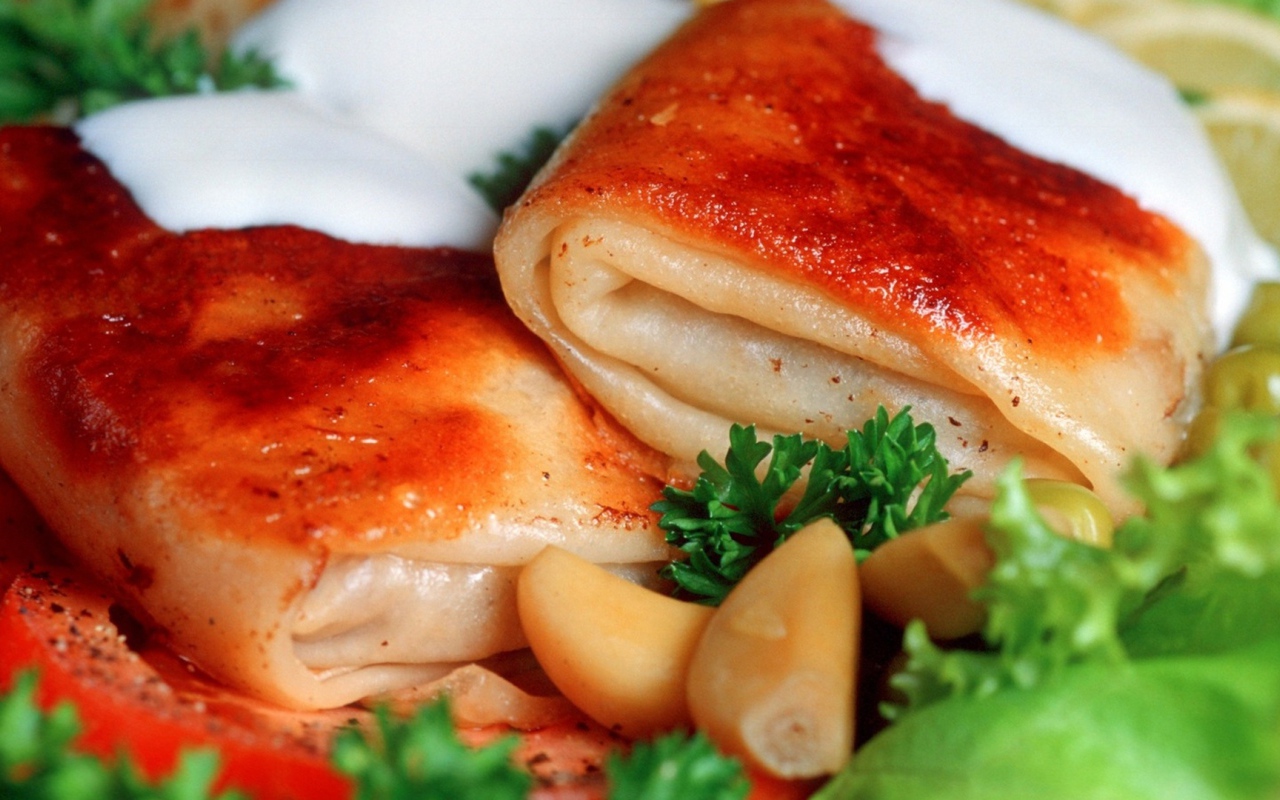 Блинчики с мясом и сметаной на Масленицу 