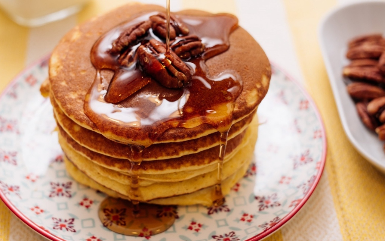 Блины с орехами и медом на Масленицу 