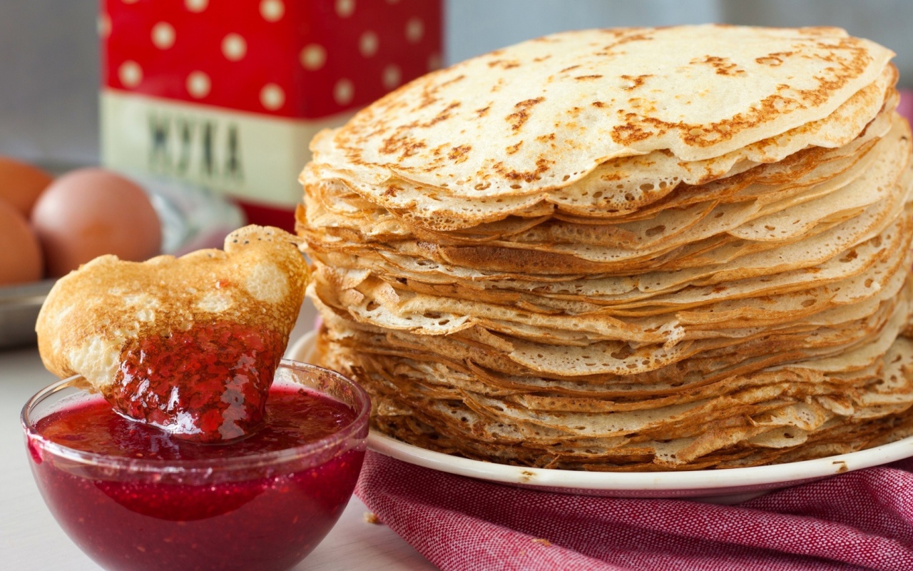 Тонкие блины с джемом на Масленицу 2017 