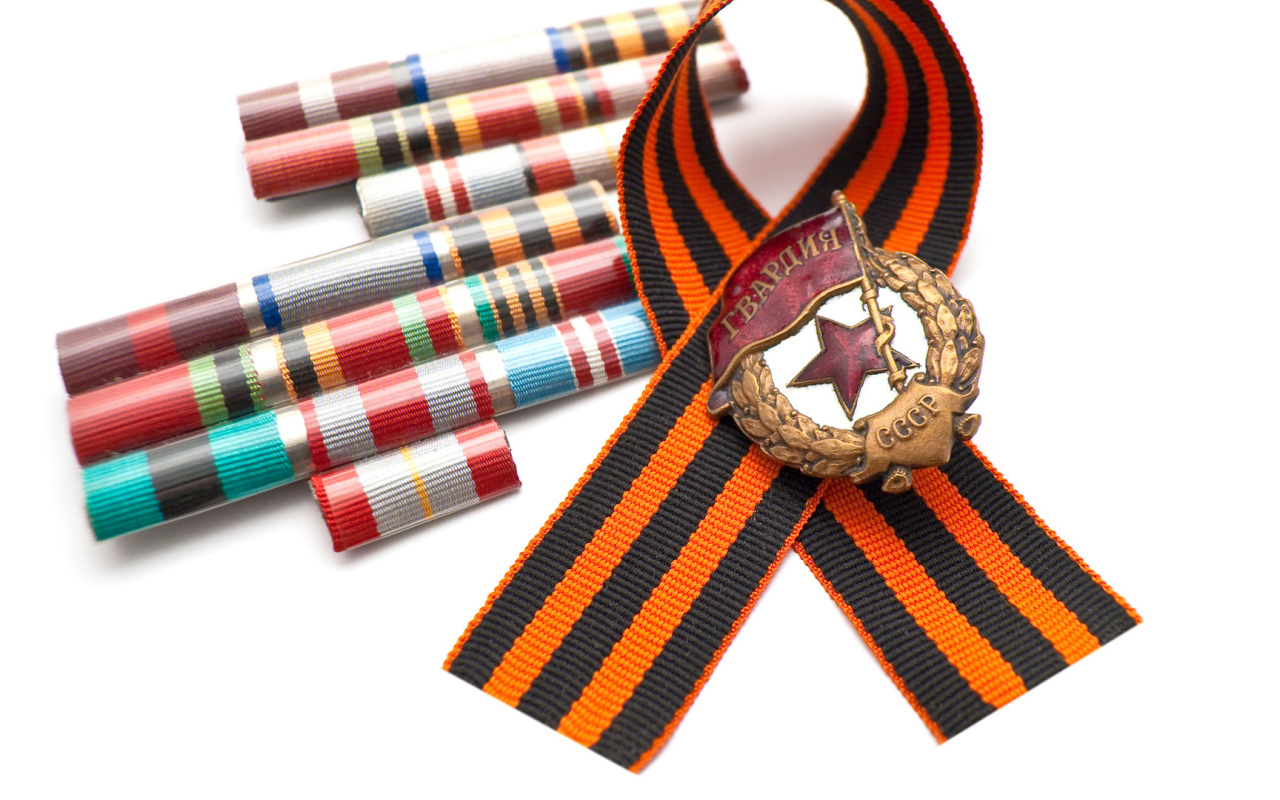 Нагрудный знак Гвардия и георгиевская лента к 9 мая 