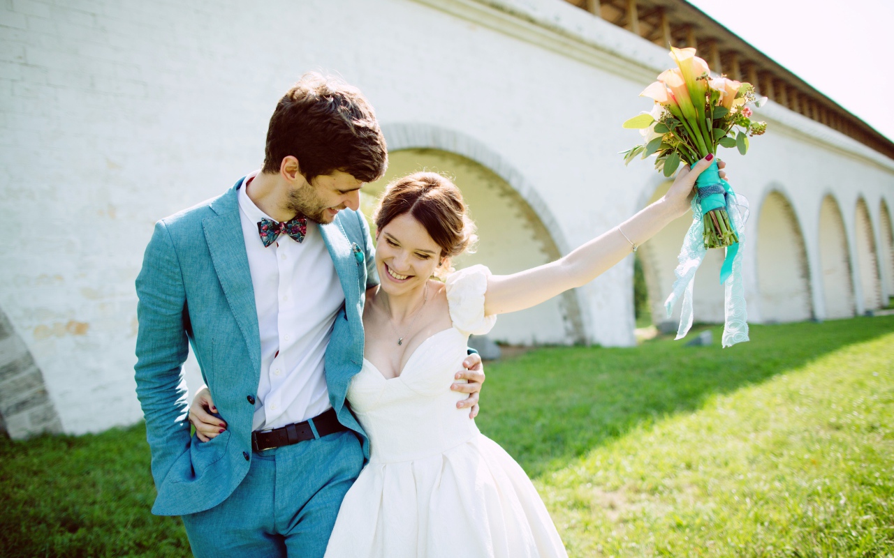 Влюбленные счастливые жених и невеста