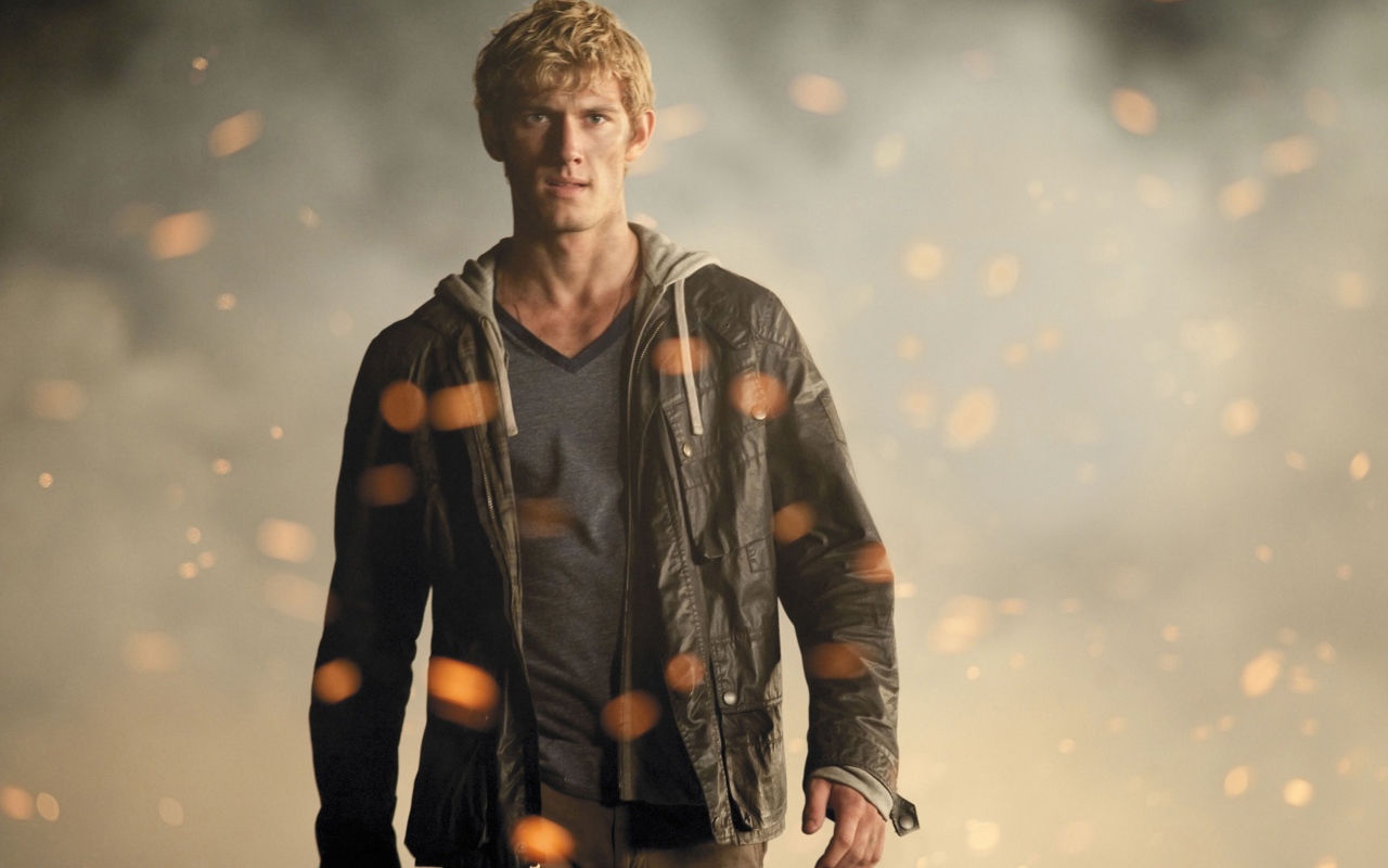 Популярный молодой актер Алекс Петтифер