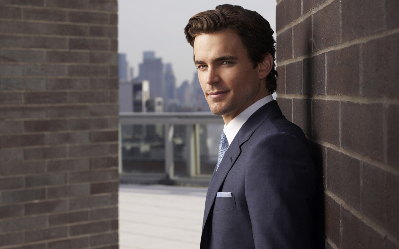 Стильный голубоглазый актер Мэтт Бомер 