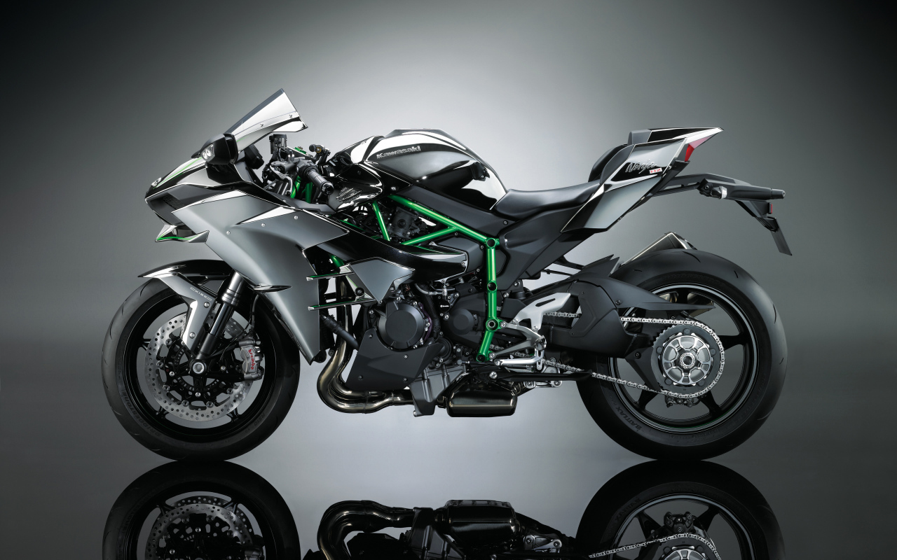 Черный мотоцикл  Kawasaki Ninja H2 