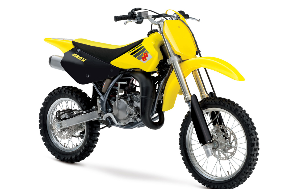Желтый мотоцикл Suzuki RM85 