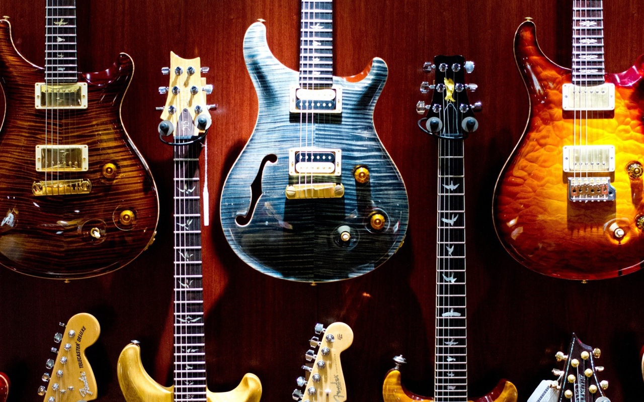Разноцветные электрические гитары 