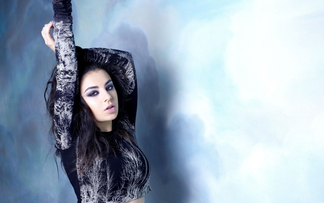 Молодая британская певица Charli XCX