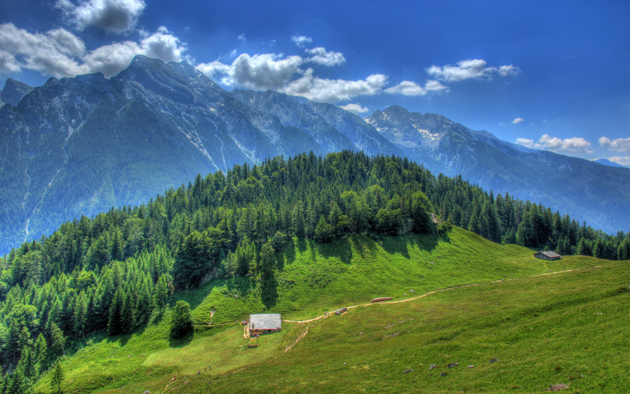 Белые облака над вершинами гор, Германия