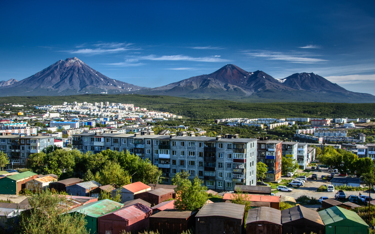 Вид на  вулкан Авачинская сопка, Камчатка 