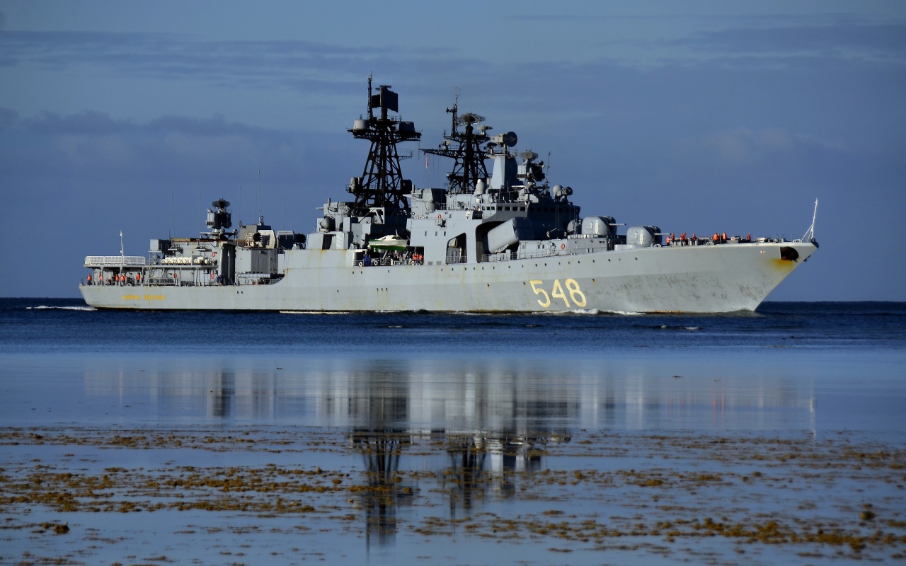 Большой противолодочный корабль Адмирал Пантелеев на воде