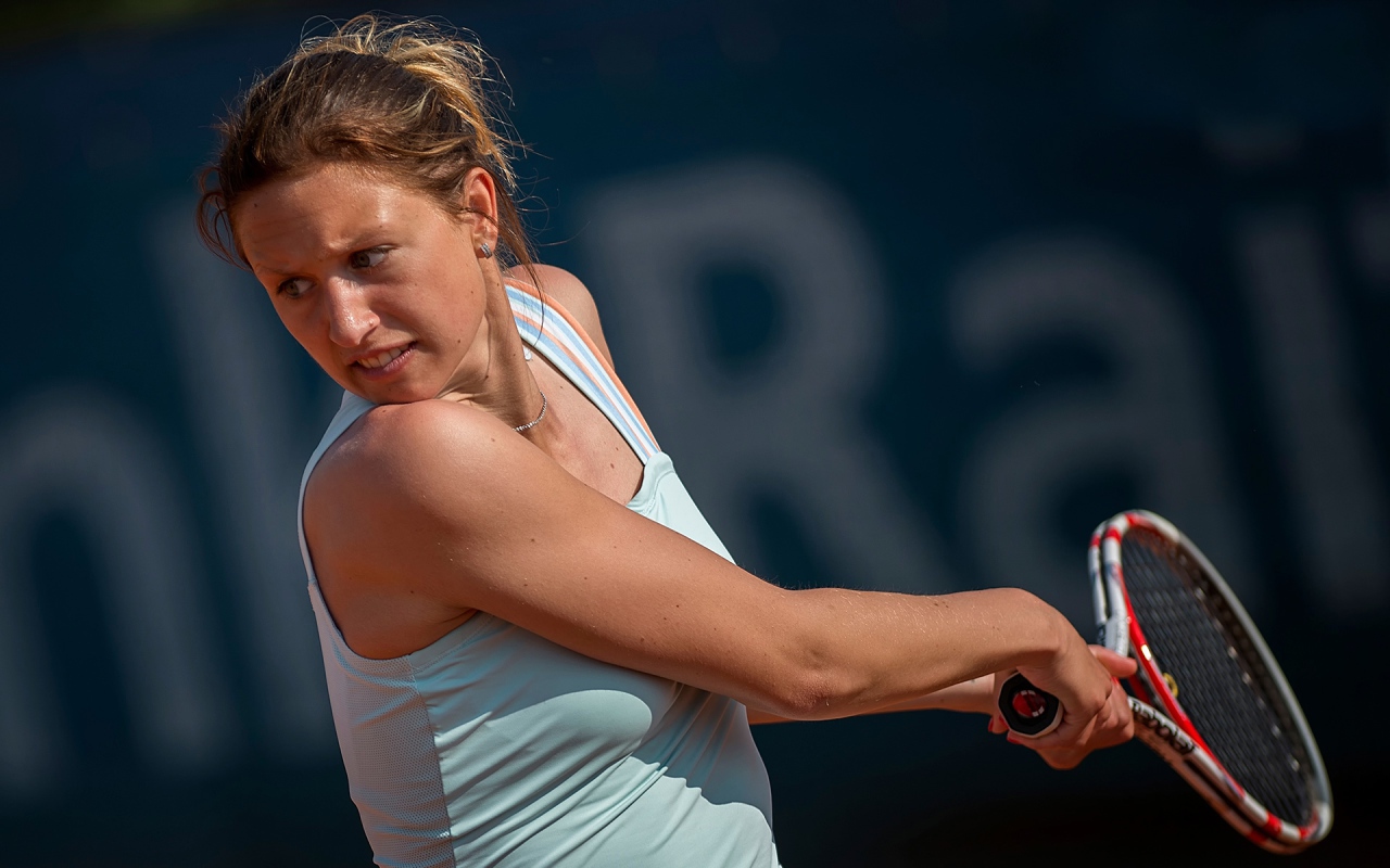 Чешская теннисистка Клара Копривова на корте 