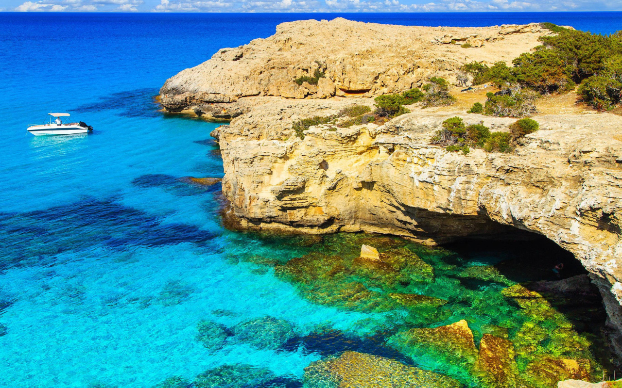 Кристальная вода и каменные пещеры мыса Греко,  Кипр 