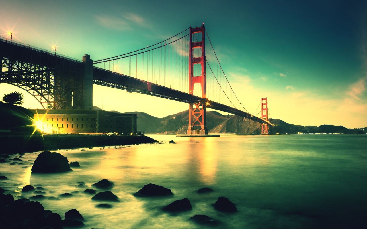 Вечерний мост Золотые Ворота в Сан-Франциско 