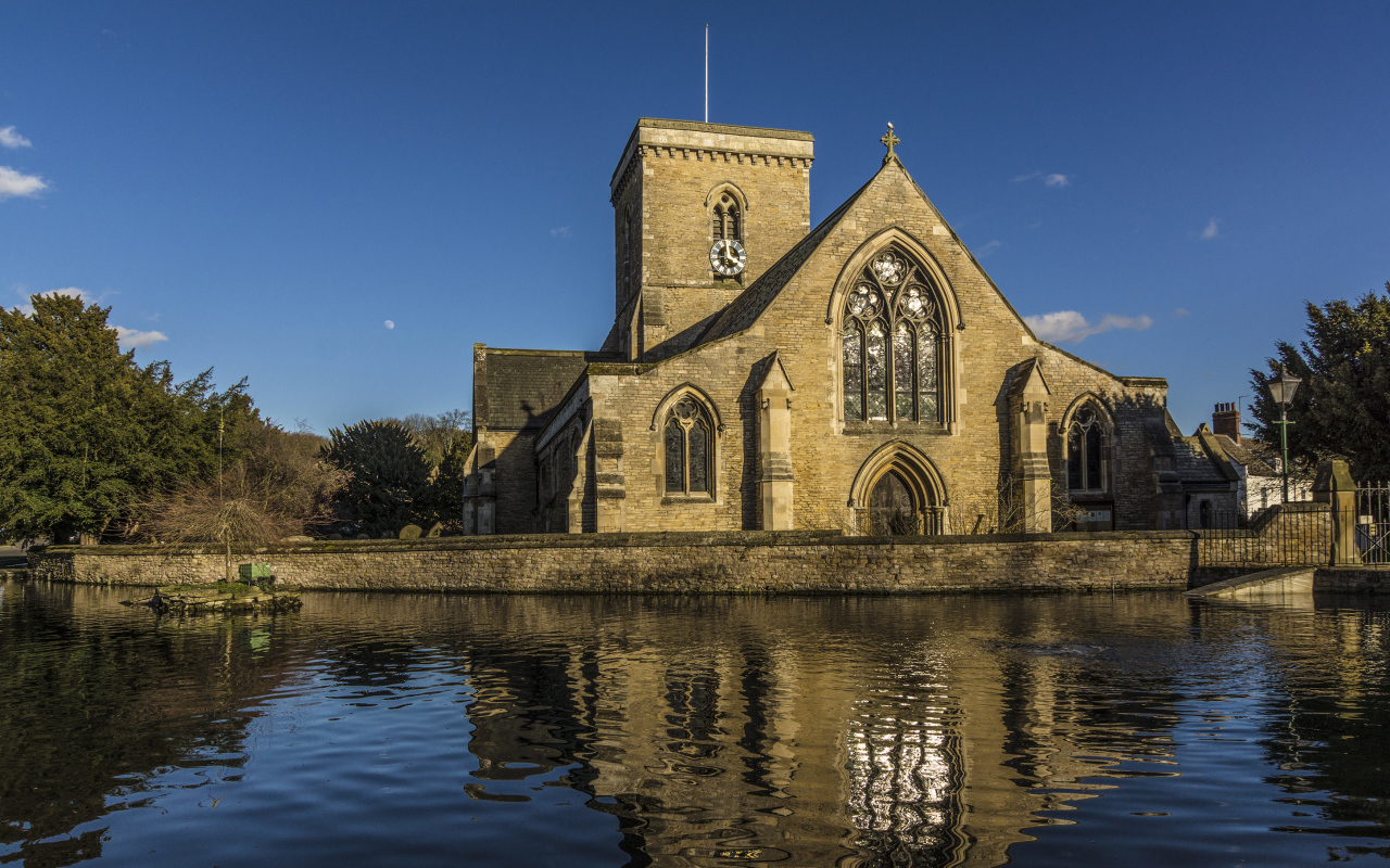Церковь St Helen у воды город Уэлтон, Англия