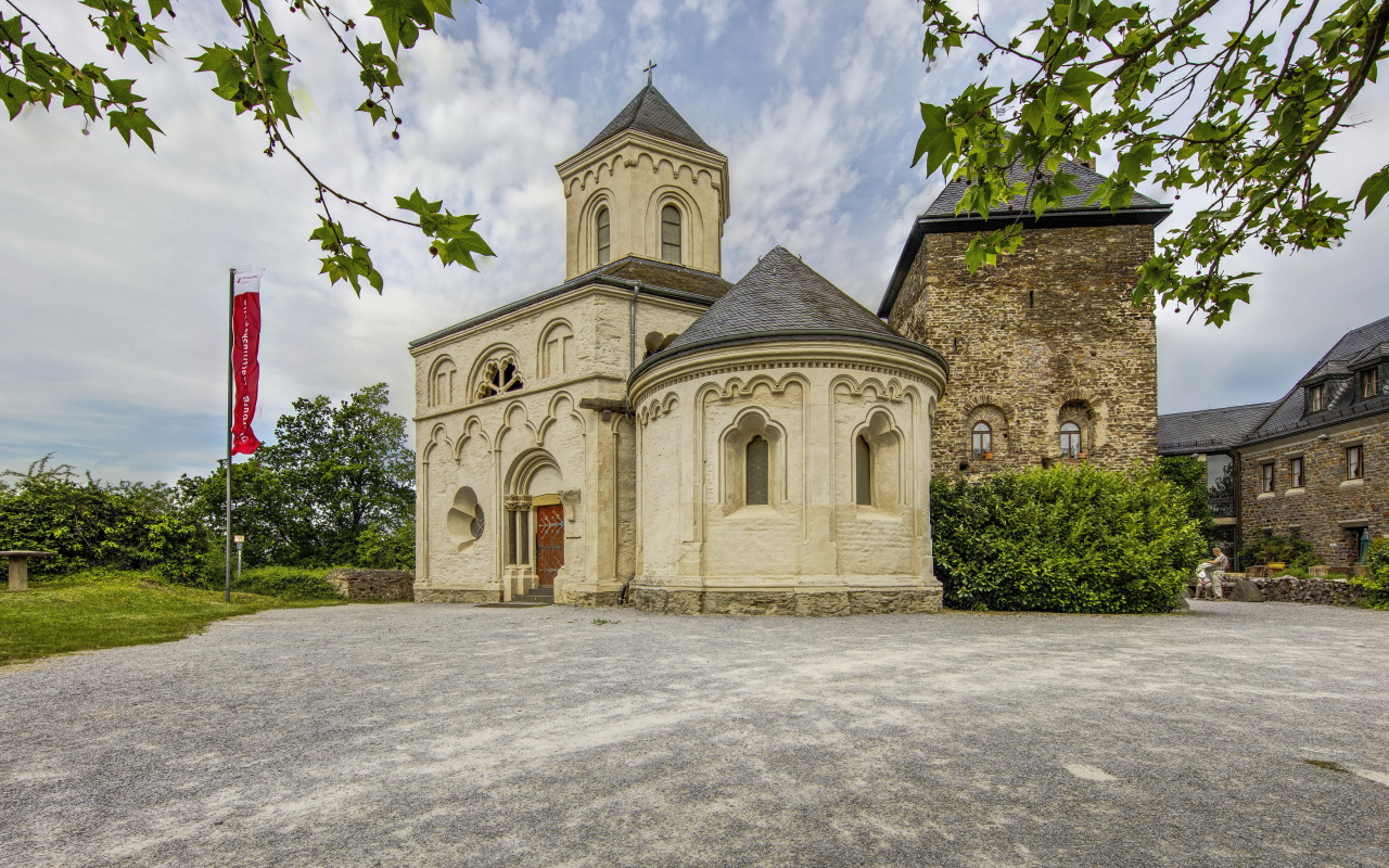 Церковь Matthiaskapelle в Коберне-Гондорфе, Германия 